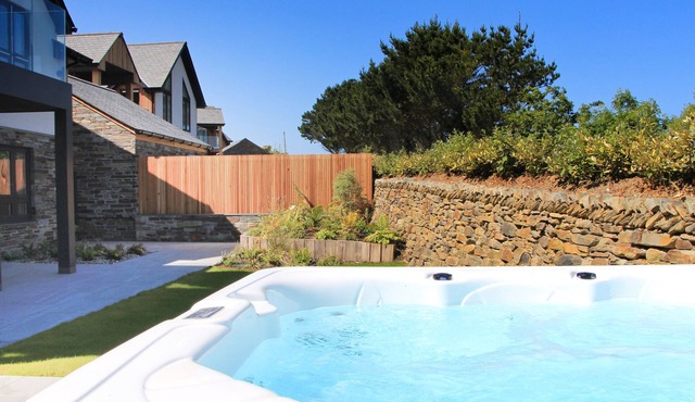 Luxury holiday home with hot tub