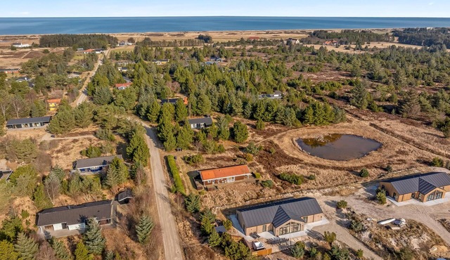 Luxury holiday home with outdoor hot tub, outdoor sauna and activity room for.