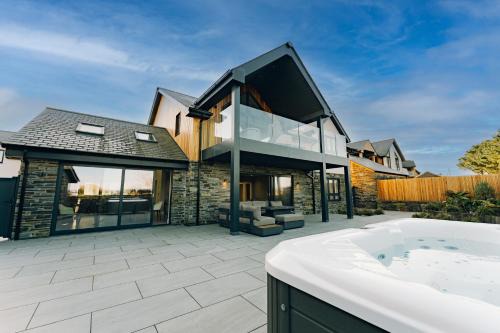 Luxury holiday home with HOT TUB