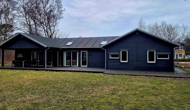 Luxury holiday home near beach and restaurant