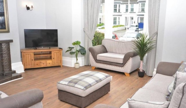 Luxury Holiday House in Southport Victoria House