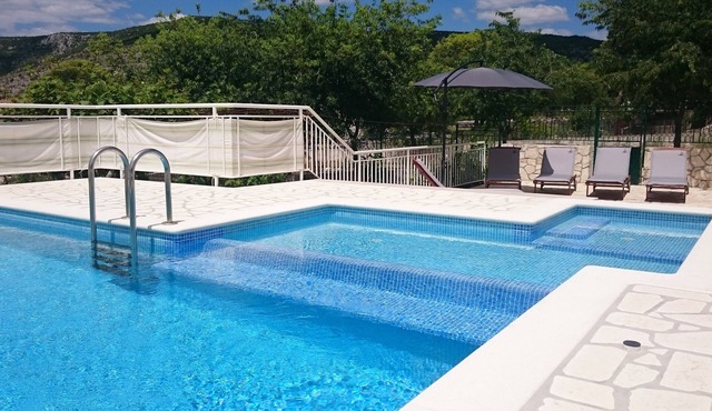 Luxury holiday house in the Dalmatian hinterland