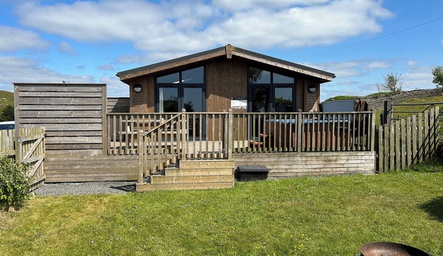 Luxury Holiday Lodge with Hot Tub