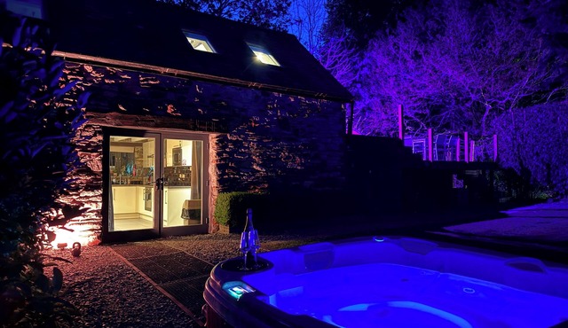 Luxury Holiday Lodge with Private Hot Tub, Fishing & Giant Cinema & Games Room.