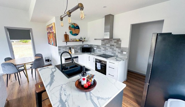 Luxury Holiday Unit 8min walk to Town Center with Boat Parking