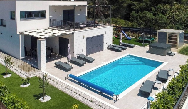 Luxury Holiday Villa Olive Tree with swimming pool and magnificent sea view!