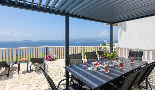 Luxury Holiday Villa with magnificent views!
