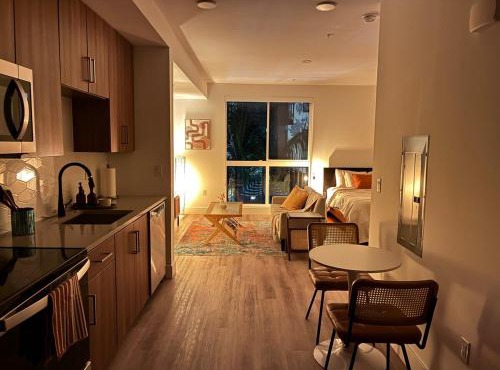 Luxury Hollywood Studio With Pool, Parking, Gym
