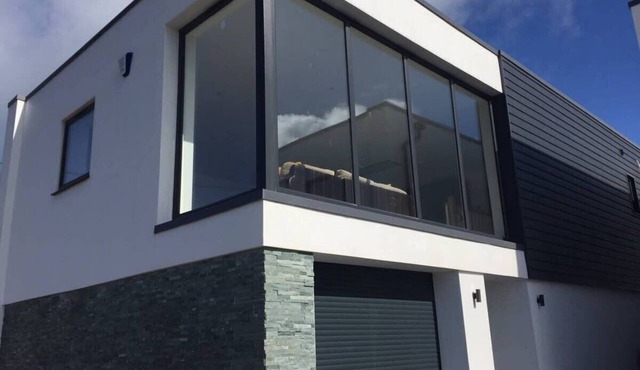 Luxury Holywell Beach House with Hot Tub