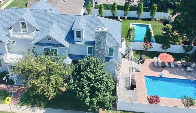 Luxury Home a Short Walk to Beach and Town with Amazing Reviews