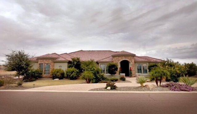Luxury Home 10 min: Surprise Tennis Complex, Cardinal Stadium, Casino & Shopping