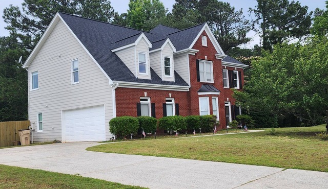 Luxury Home 12 Overnight Guests, Wi-Fi for Online Worker, Theme Gold & Diamonds