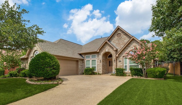 LUXURY HOME! 2.5 mi Cowboy Stadium; Six Flags; 15 minutes to DFW