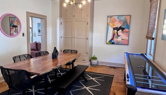 Luxury Home:3 Bed/2 Bath with Shuffleboard~ walk to Restaurants/Bars near Purdue