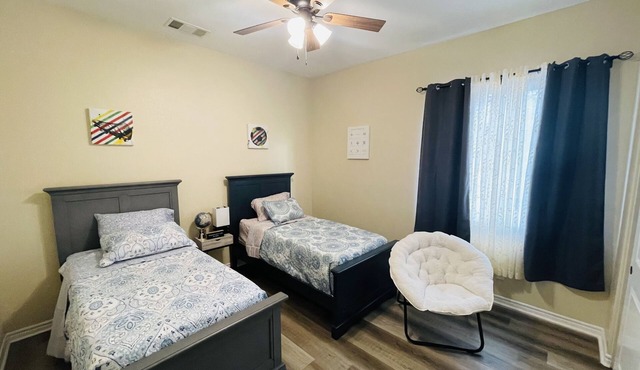 LUXURY HOME 3300 SQ FT, QUIET NEIGHBORHOOD