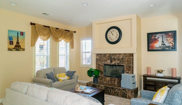 LUXURY HOME 3300 SQ FT, SPACIOUS WITH BEAUTIFUL PATIO