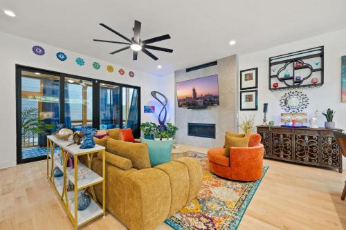 Luxury Home 4BR 4BA City Views HotTub GameRoom