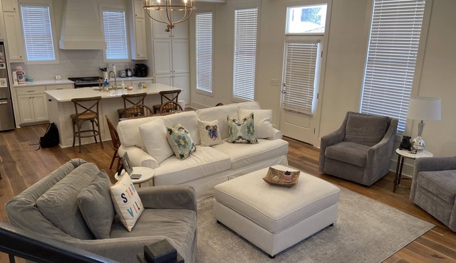Luxury home— 5 minutes to Mississippi State!