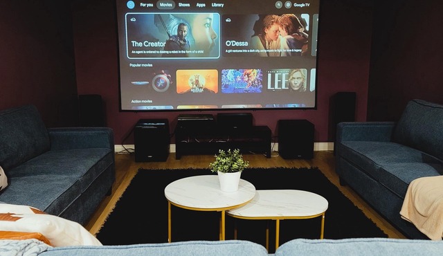 Luxury Home, 5BR, 2King, HotTub, Movie Theater, Game Room, Play Room and More