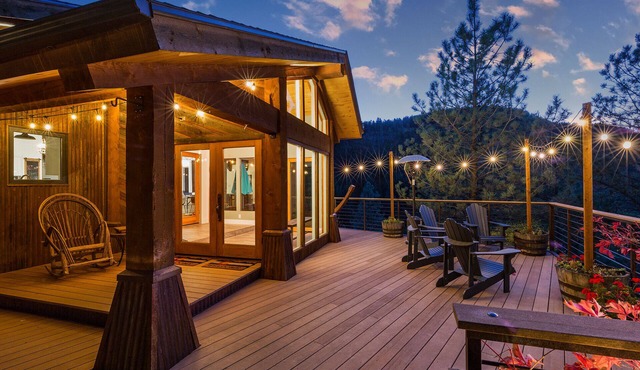 Luxury Home - 8 Acres - 7 Min to DGO - Pool Table/Fire Pit/Amazing Views