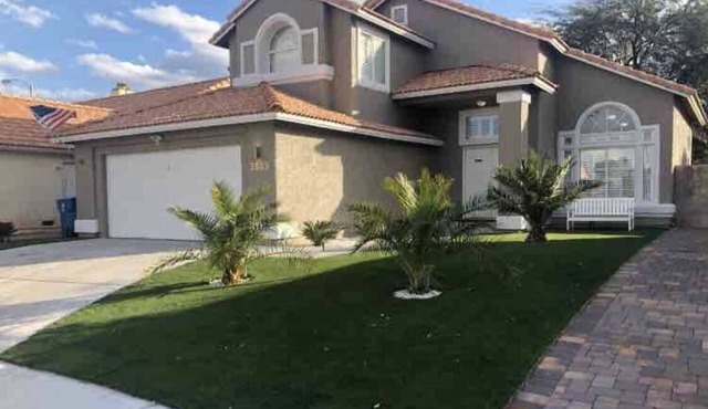 Luxury home amazing location. 8 mins from strip and all major attractions.