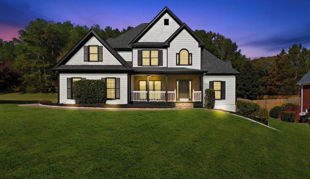 Luxury Home at Lanier - Newly Renovated - No Fees!