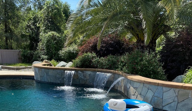 LUXURY HOME, Beautiful Bethel Country Estate / Amazing pool, Great Country Home