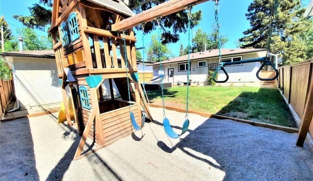 Luxury Home by North Glenmore Park