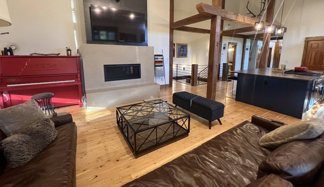 ⭐️🏞Luxury home close to Big Sky and Bozeman. GALLATIN RIVERFRONT!⭐️