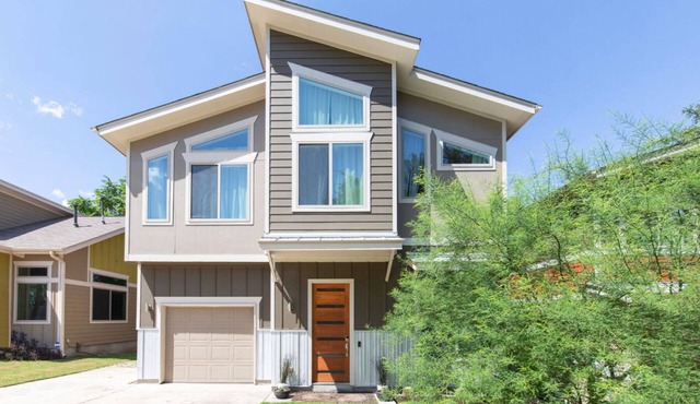 Luxury Home Close to Downtown for 30day+ Rent! King bed + 2 queens!