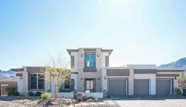Luxury home close to everything