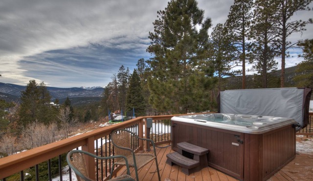 Luxury Home, Family Groups, Nat’l Forest, Hot Tub, 2 Master Suites, Mtn Views