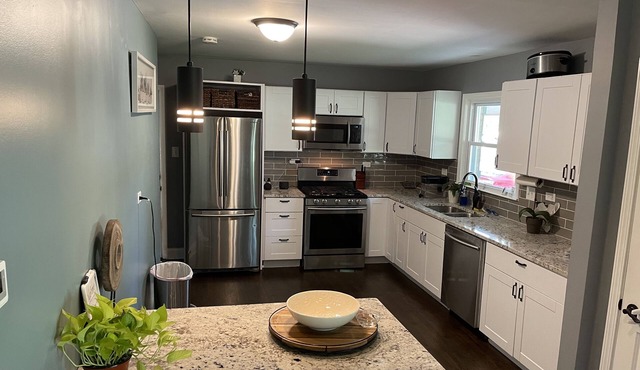 Luxury Home Fenced in Yard Palos