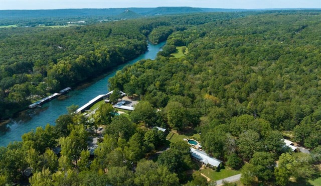 Luxury home, fishing resort with fire pit, coffee