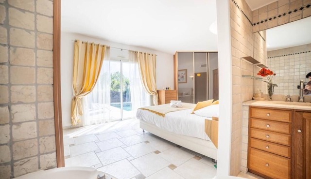 Luxury Home -Villa-Pool-Jacuzzi-Family- pool table