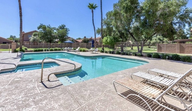 Luxury home! Heated pool, spa, spacious 3BR w Office, Pet friendly, Golf!