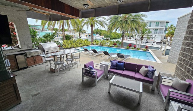 Luxury home, Heated pool, Hot tub, Chefs kitchen, Sundeck, 100 ft of dockage.