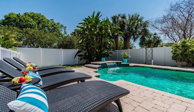 Luxury home 🔥HEATED POOL🔥 Home W/outdoor living and Boat rental 🚤