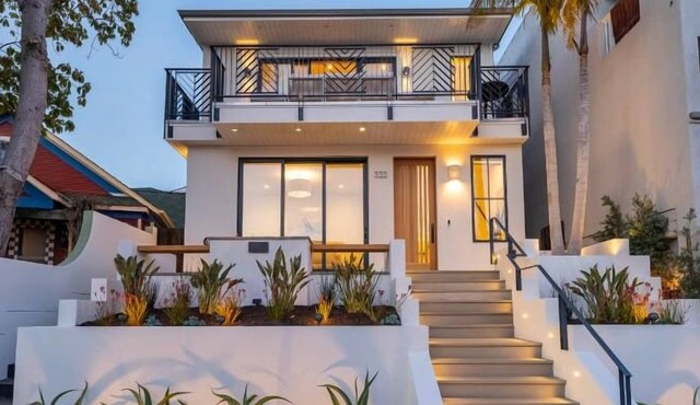 Luxury Home in Capitola Village with Hot Tub!