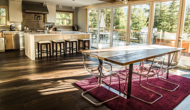Luxury home in downtown Breck - 6BR, 6.5BA - walk to town and ski slopes