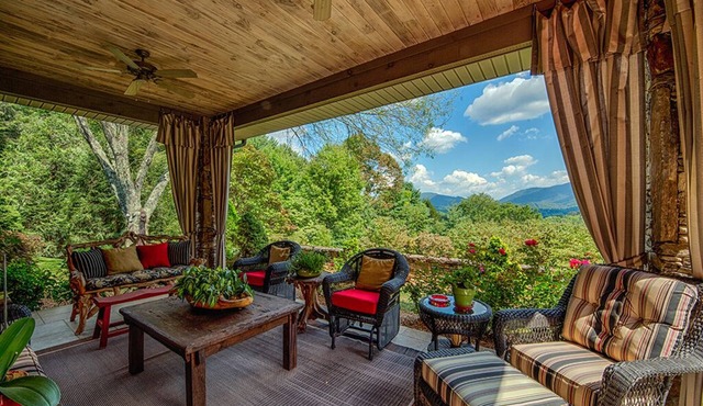 Luxury Home in Laurel Ridge Country Club Community
