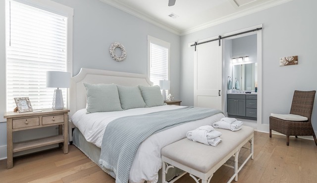 Luxury Home in Old Town Bluffton + FREE Golf Cart. Sleeps 8 - Downtown location