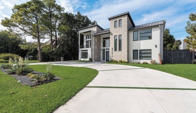 Luxury Home in Preston Hollow Large Groups Welcome