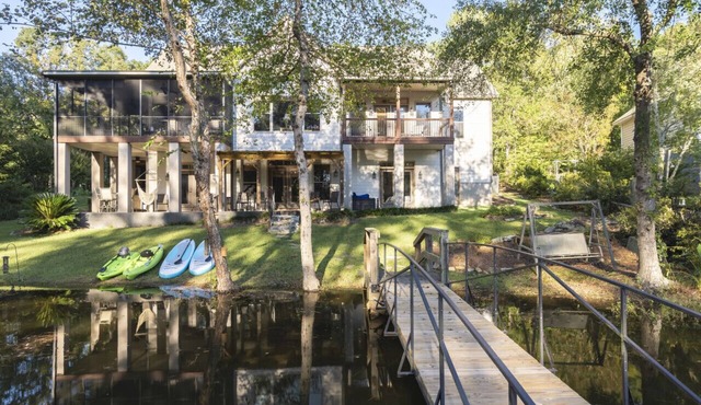 Luxury Home in Quiet Cove-SUPs Kayaks BBall Arcade