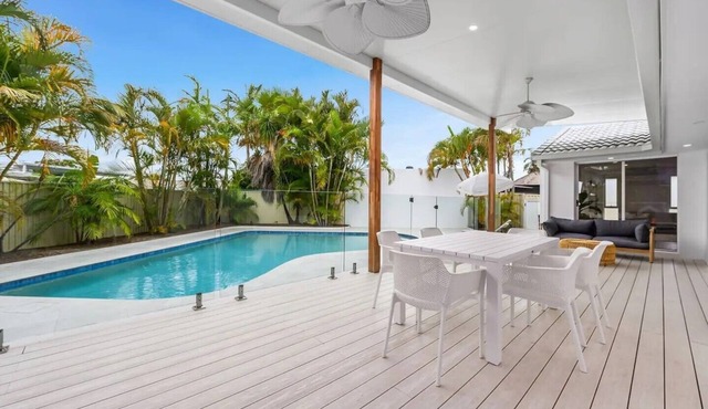 Luxury home in the heart of Burleigh