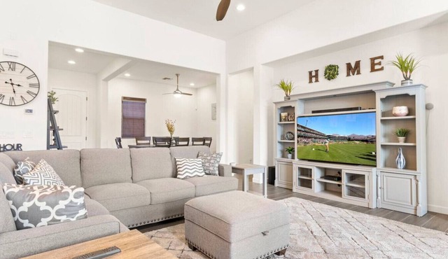 Luxury Home in Litchfield Park w/Free Pool Heating
