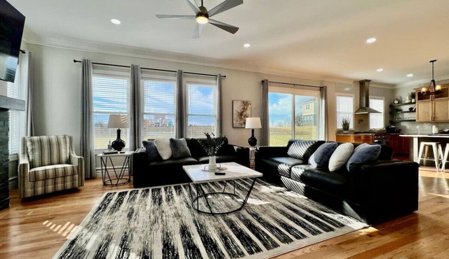 Luxury Home Incredible master suite Liberty Twp OH