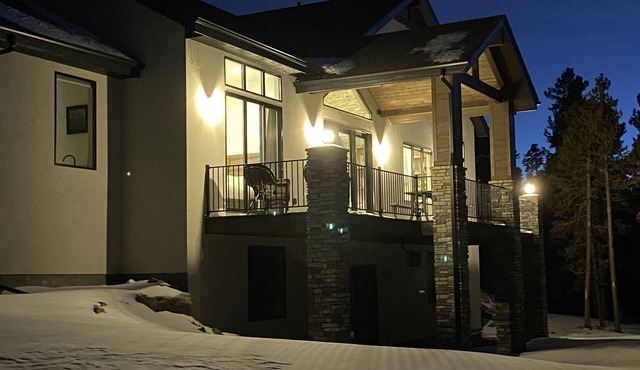 Luxury Home, Lake & Mountains View around