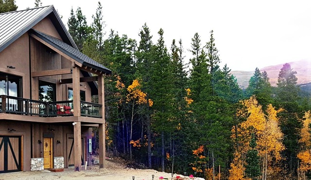 Luxury Home, minutes from Breckenridge, Indoor Hot Tub, Mountain Views