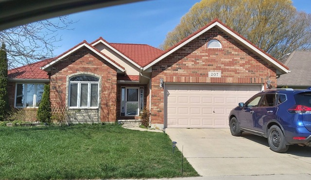 Luxury Home Near 402 Whirlpool Suite, Fireplace, Full Kitchen & EV Charger